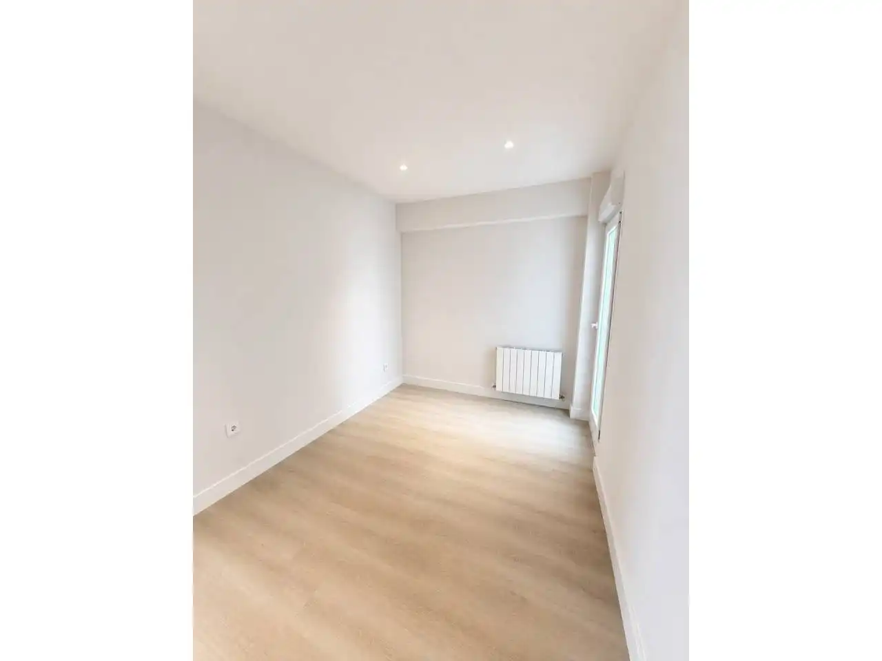 Habitación de Piso en venta en  Logroño con Calefacción, Parquet y Terraza