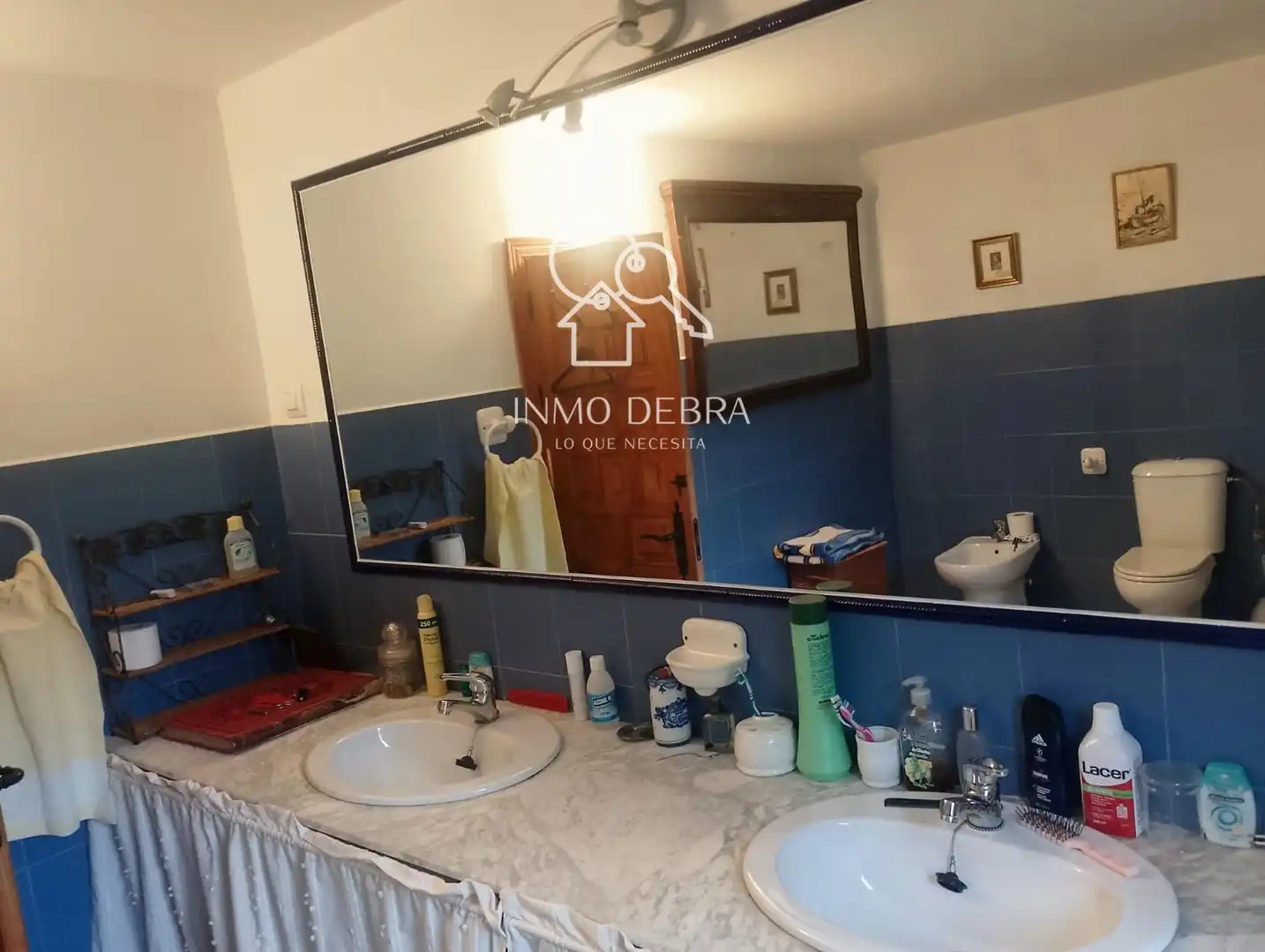 Badezimmer von Einfamilien-Reihenhaus zum Verkauf in Cudillero mit Heizung, Privatgarten und Terrasse