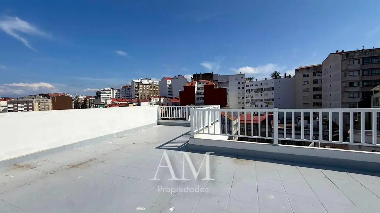 Terrassa de Dúplex en venda en Vigo  amb Calefacció, Terrassa i Traster