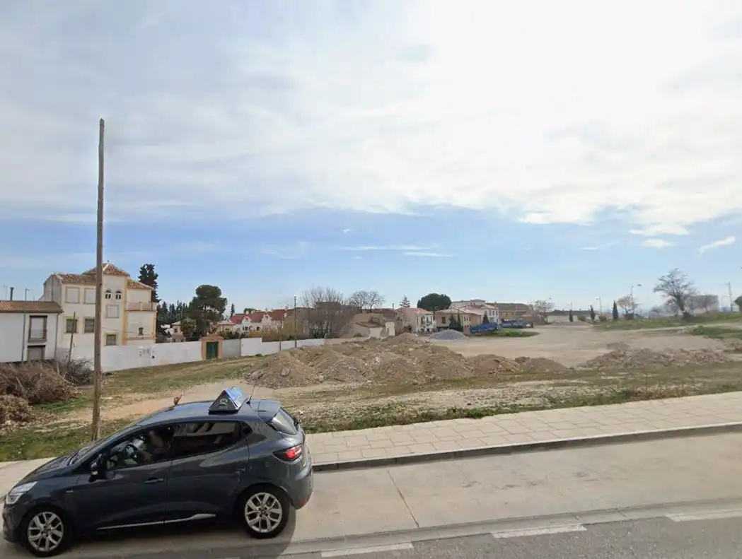 Residential land for sale in Baza