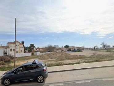 Wohnbaugrundstück zum Verkauf in Baza