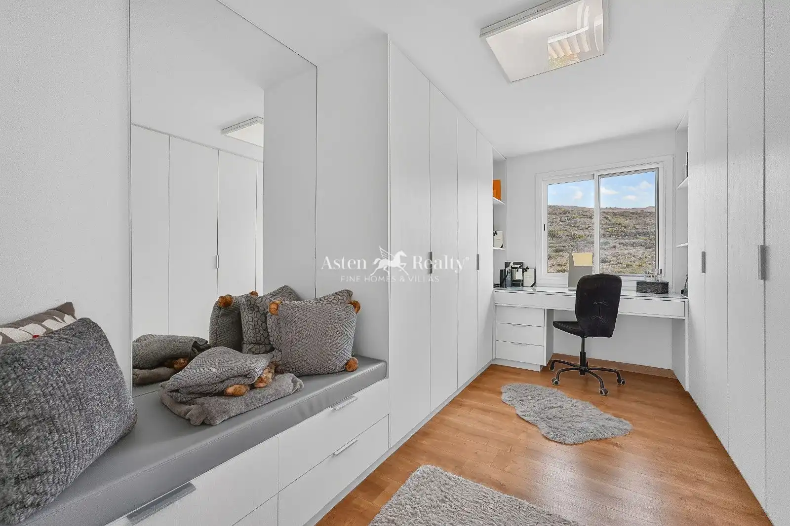 Bedroom of Houses for sale in La Camella