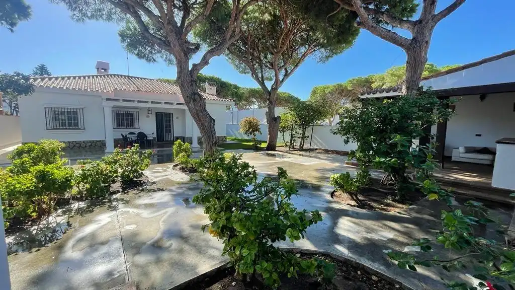 Villa mit Pool zum Verkauf in La Barrosa, imagen 3