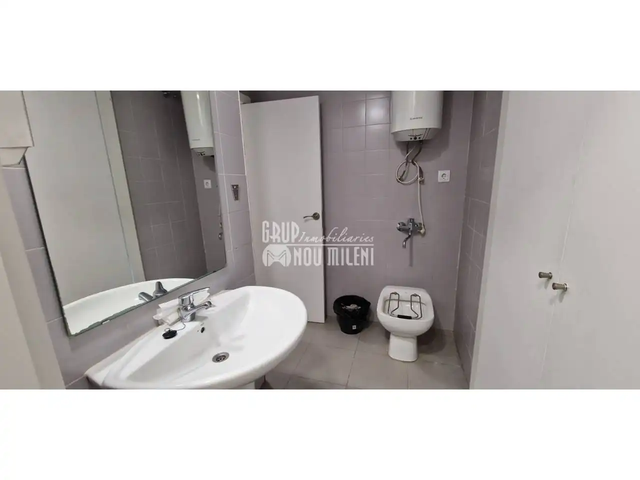 Bathroom of Commercial properties for rent in Catarroja  with Air Conditioner