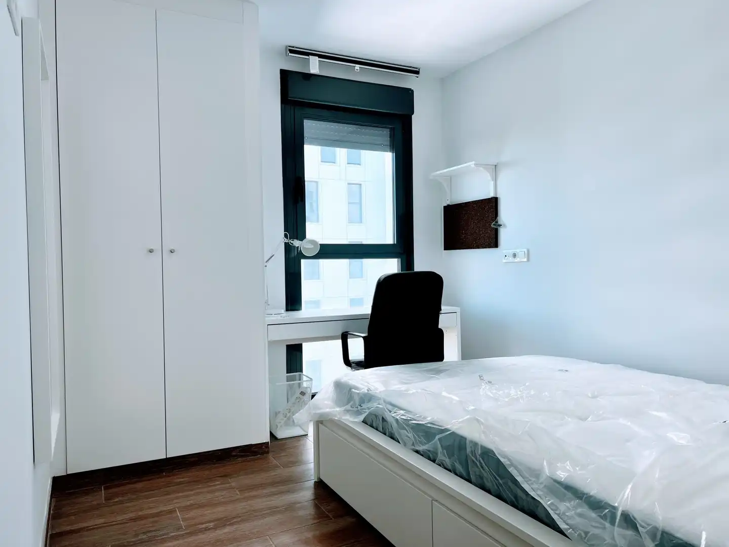 Schlafzimmer von Wohnung zur Miete in Valencia mit Terrasse, Abstellraum und Möbliert