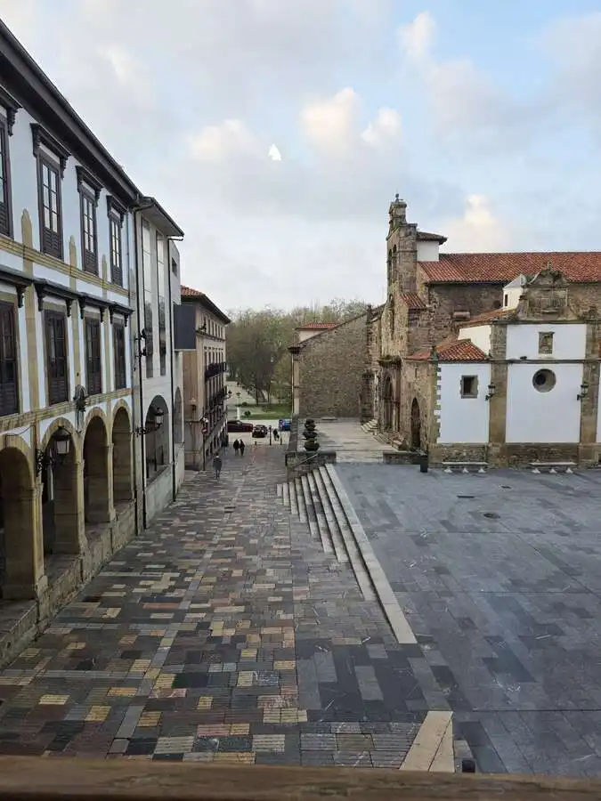 Vista exterior de Pis en venda en Avilés amb Calefacció, Traster i Moblat
