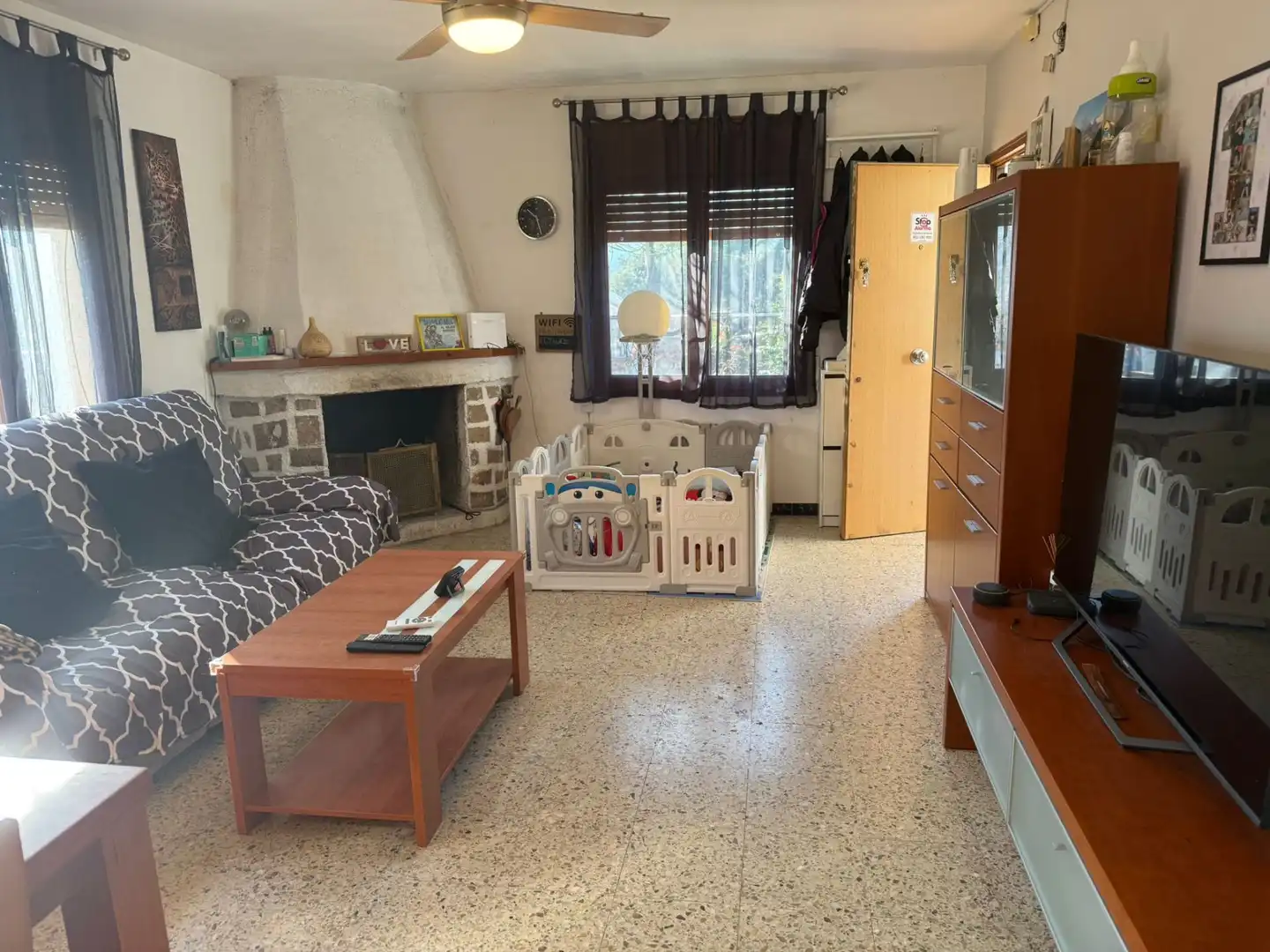 Sala d'estar de Casa o xalet en venda en Riells i Viabrea amb Calefacció, Jardí privat i Terrassa