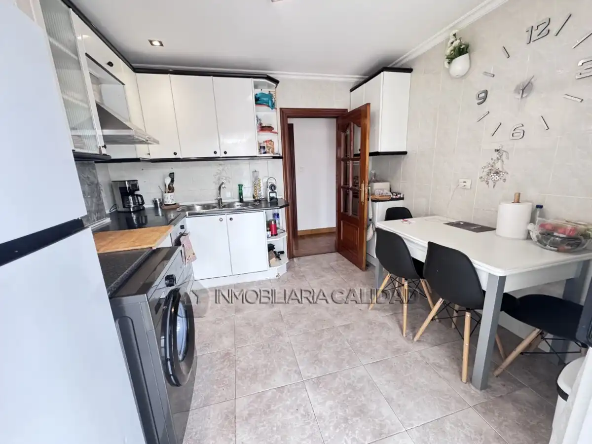 Cocina de Piso en venta en Burgos con Calefacción