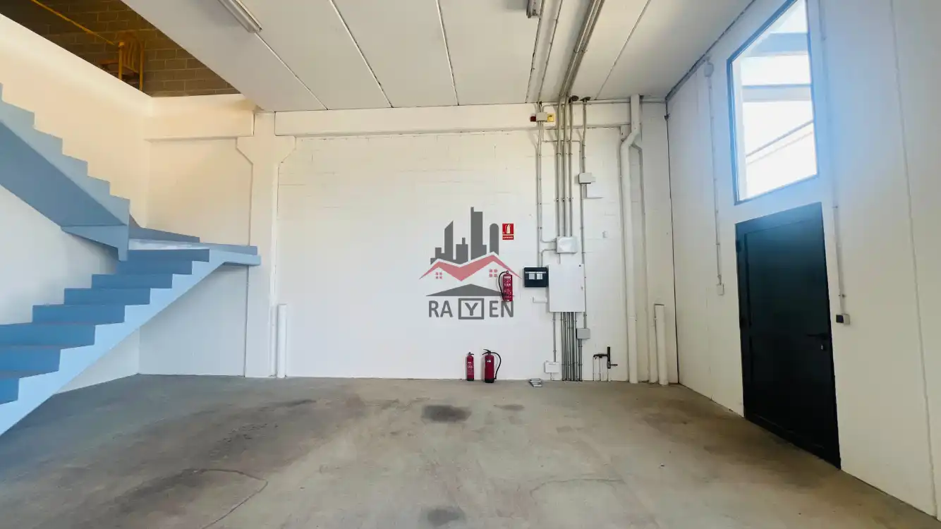 Nau industrial de lloguer a Poligon industrial La Timba, Avinyonet de Puigventós