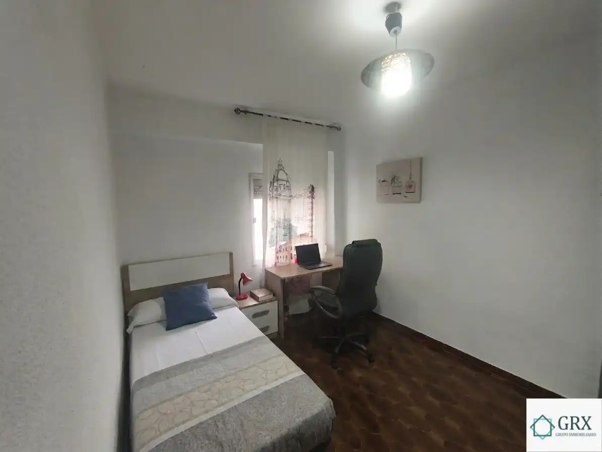 Habitación de Piso de alquiler en Granada con Amueblado
