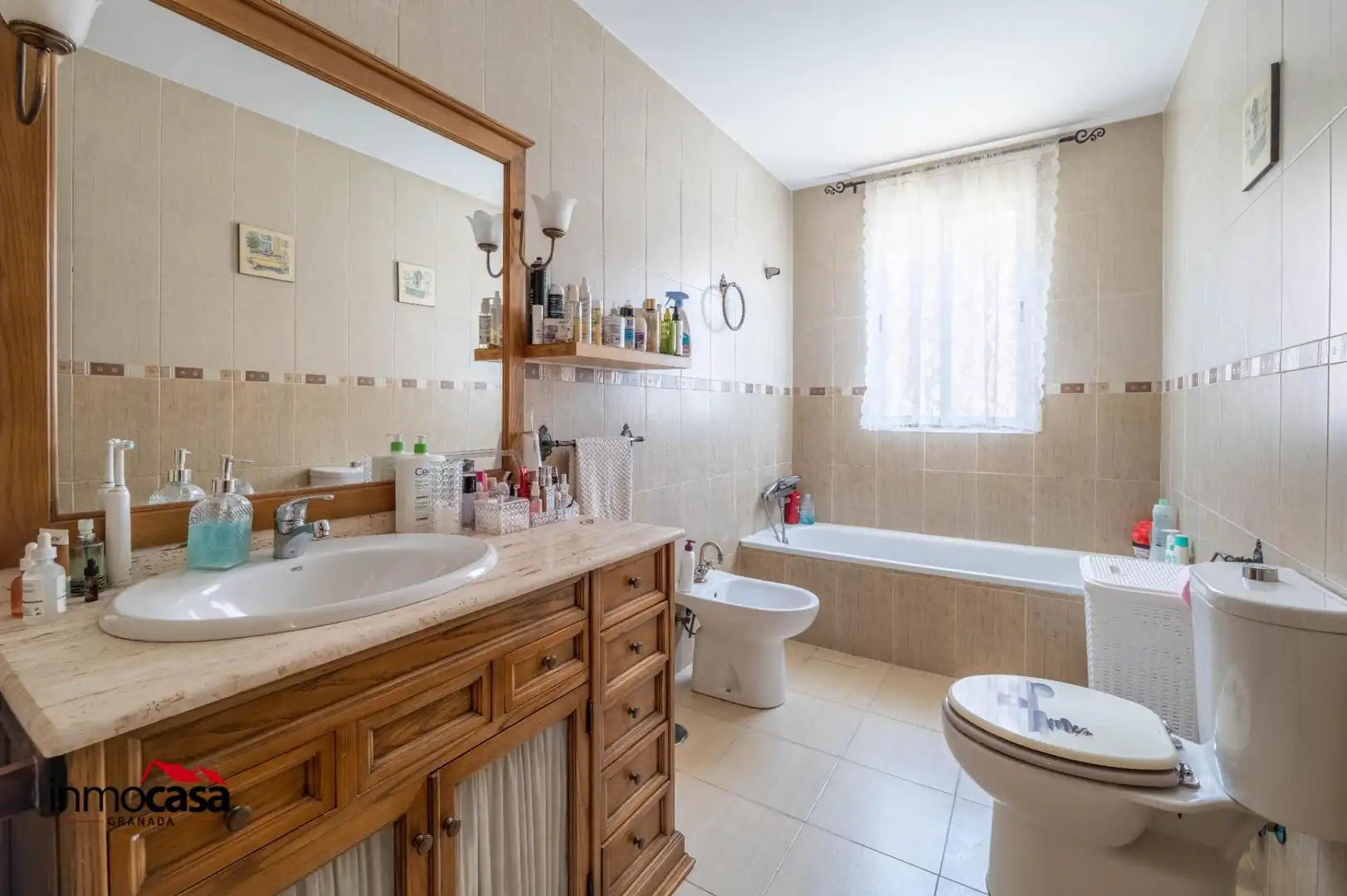 Baño de Casa adosada en venta en Jun con Aire acondicionado, Jardín privado y Piscina