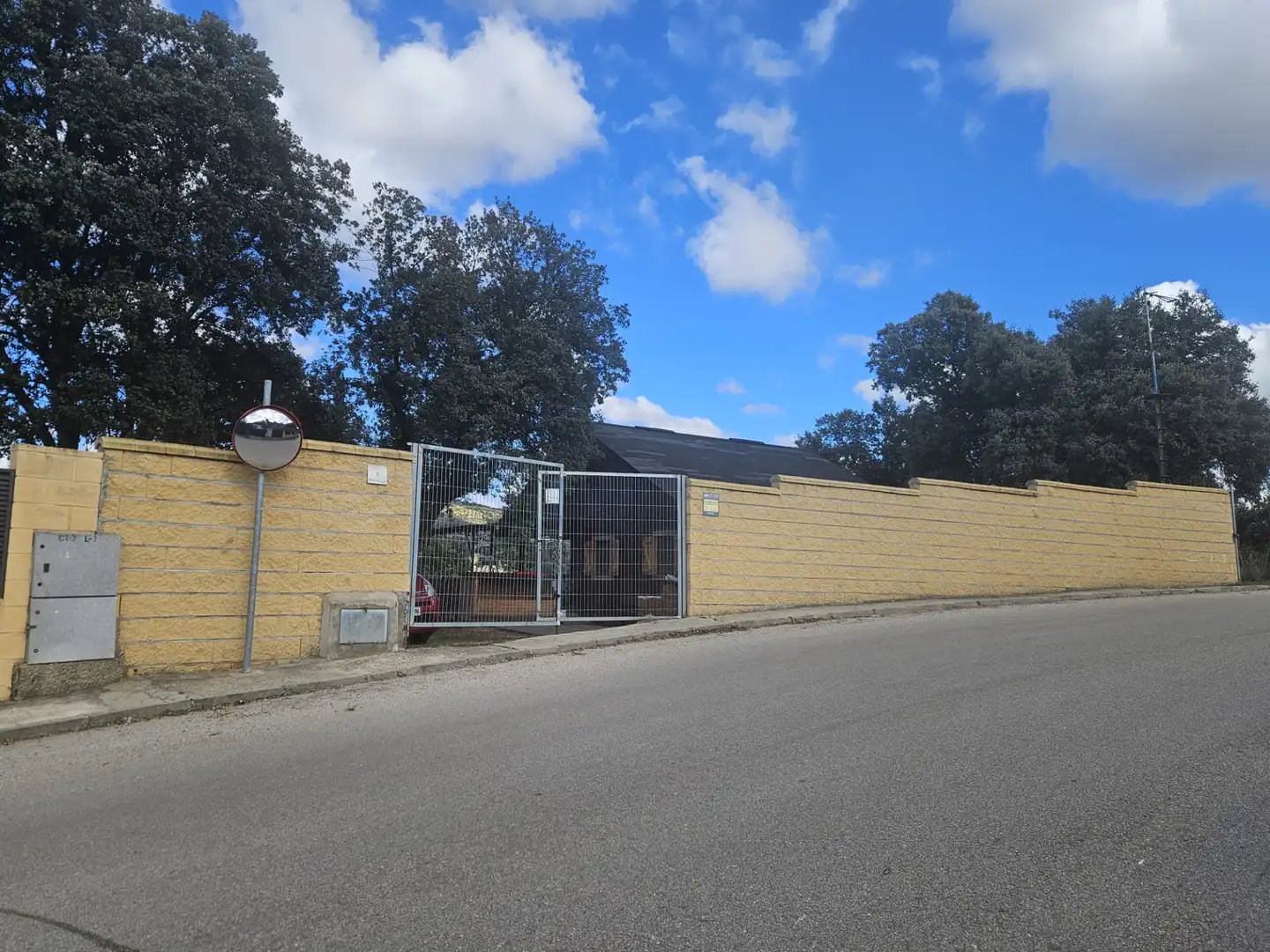 Vista exterior de Casa o chalet en venta en Fuentenovilla con Jardín privado, Piscina y Amueblado