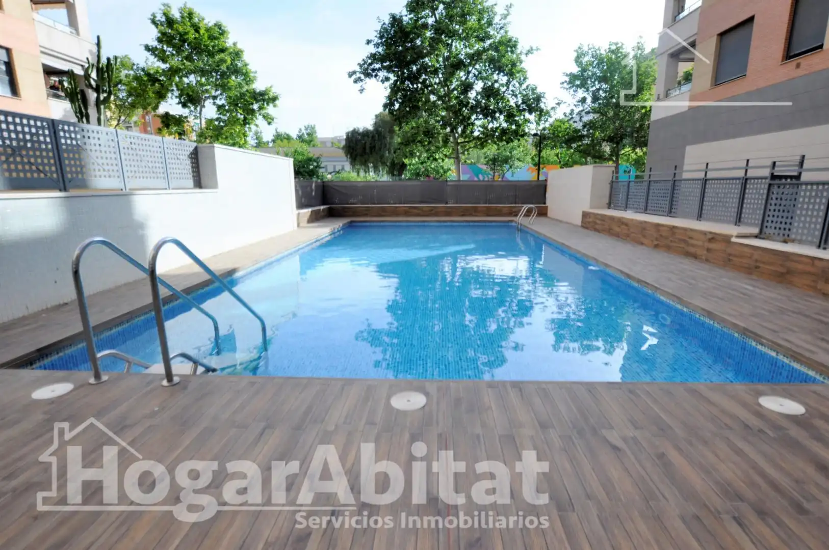 Swimming pool of Flat for sale in  Valencia Capital  with Air Conditioner, Terrace and Balcony