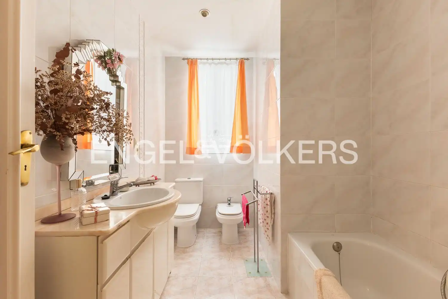 Baño de Piso en venta en Valencia con Calefacción y Balcón
