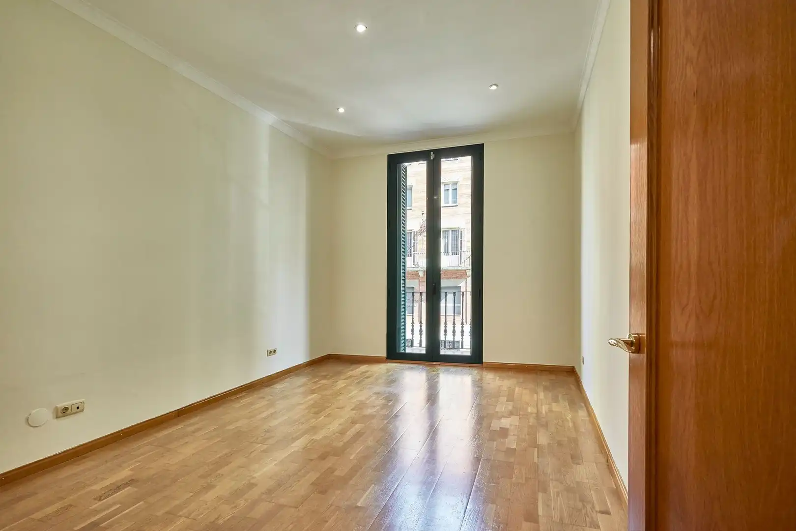 Planta baja en venta en Barcelona con Aire acondicionado, Terraza y Balcón