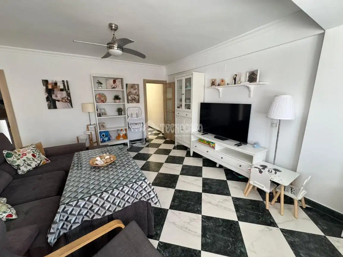 Wohnzimmer von Wohnung zum Verkauf in Huelva mit Klimaanlage