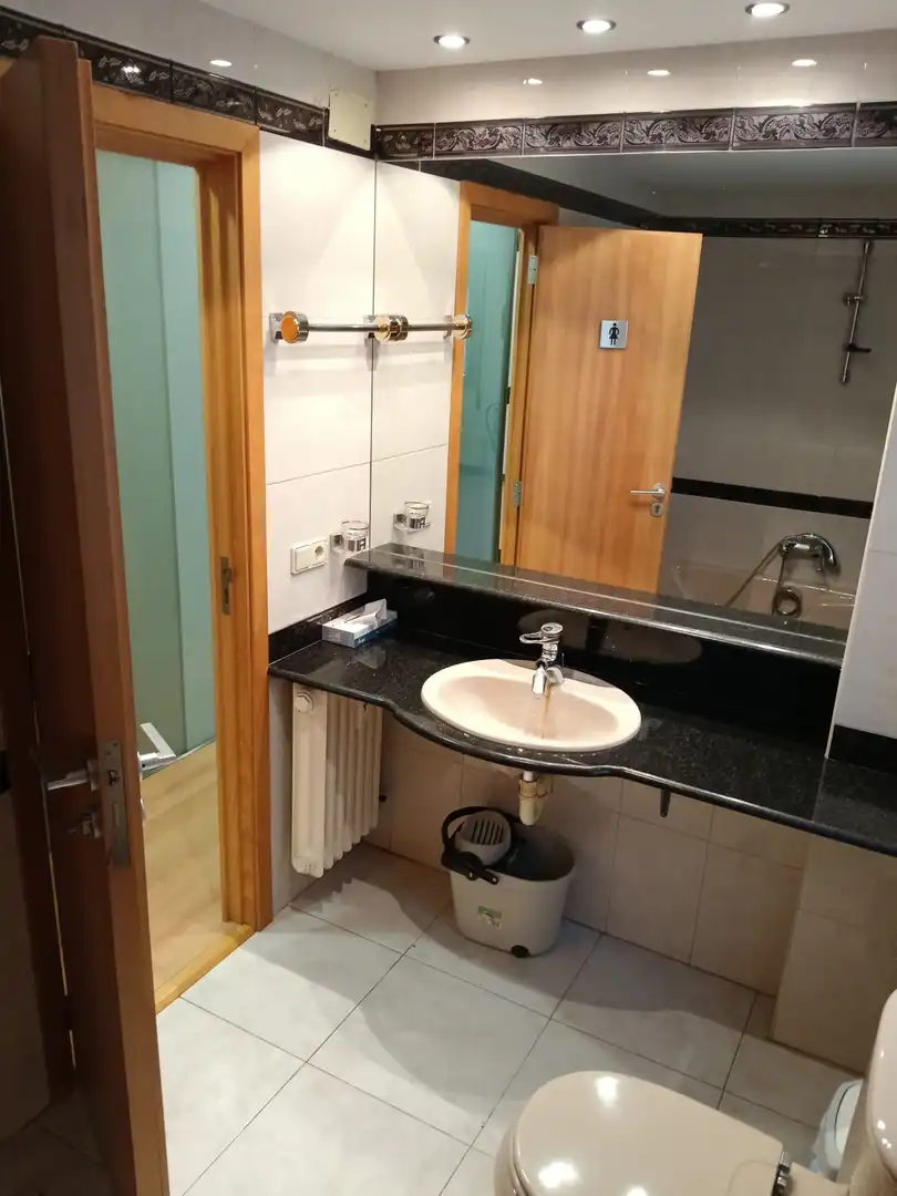 Baño de Oficina de alquiler en Iturrama