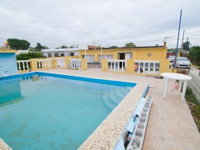 Swimming pool of House or chalet for sale in Carmona