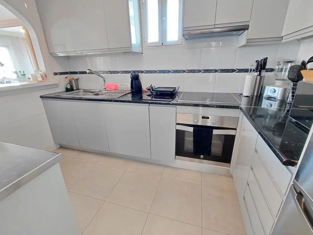 Cocina de Ático en venta en Marbella con Terraza, Trastero y Piscina