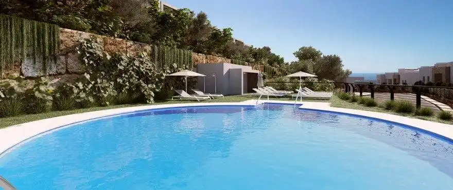 Piscina de Casa adosada en venta en Istán con Aire acondicionado, Calefacción y Jardín privado