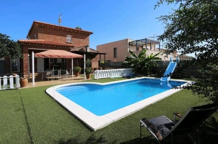 Swimming pool of House or chalet for sale in Roda de Berà  with Air Conditioner, Heating and Private garden