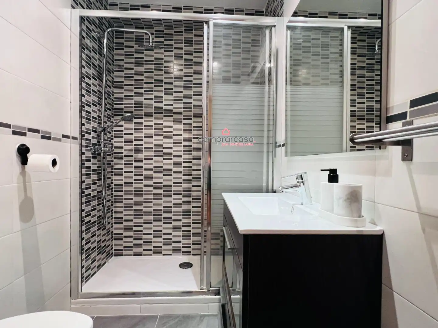 Baño de Piso de alquiler en A Coruña Capital  con Amueblado