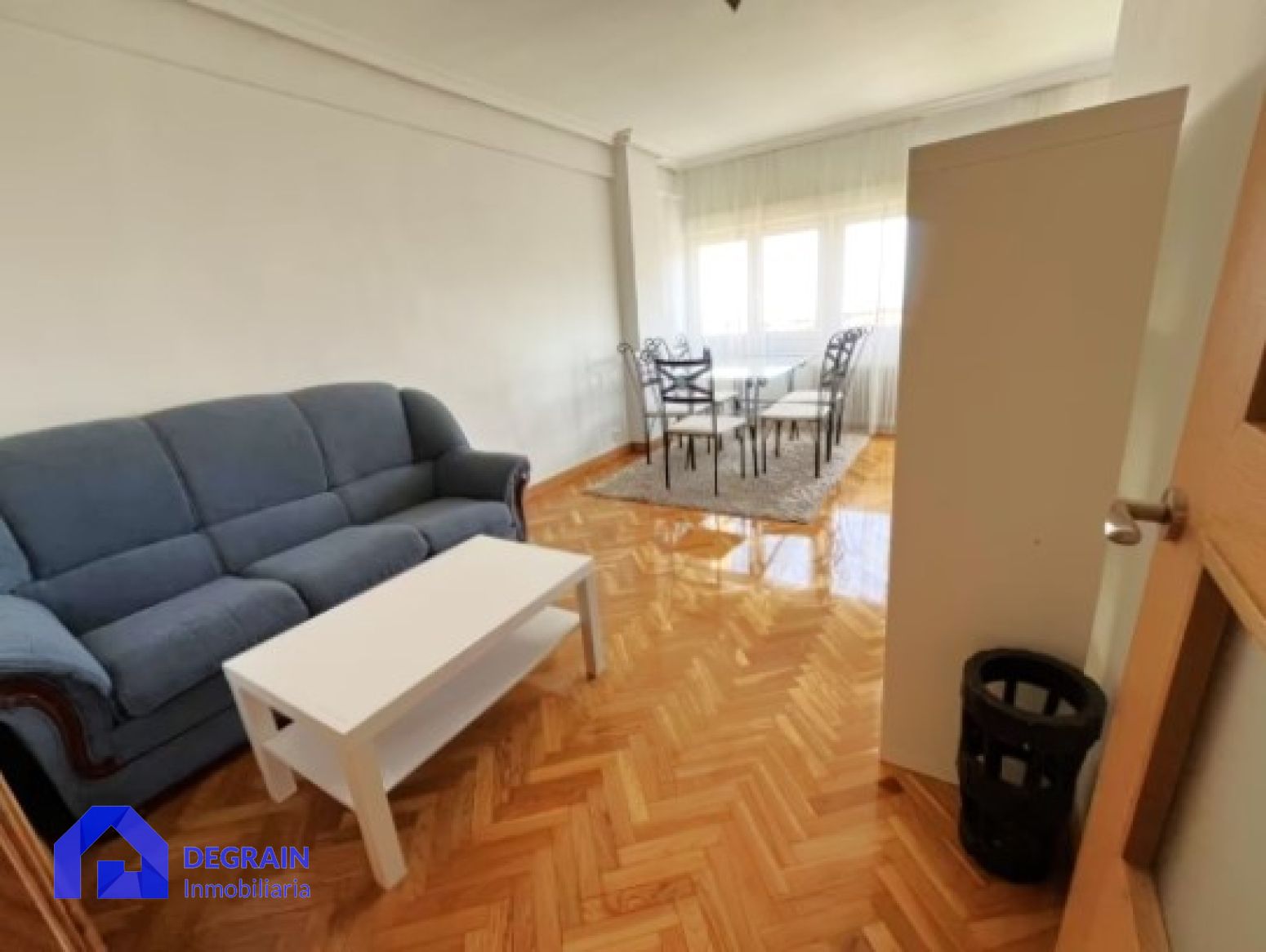 Living room of Flat for sale in Oviedo   with Heating, Terrace and Storage room