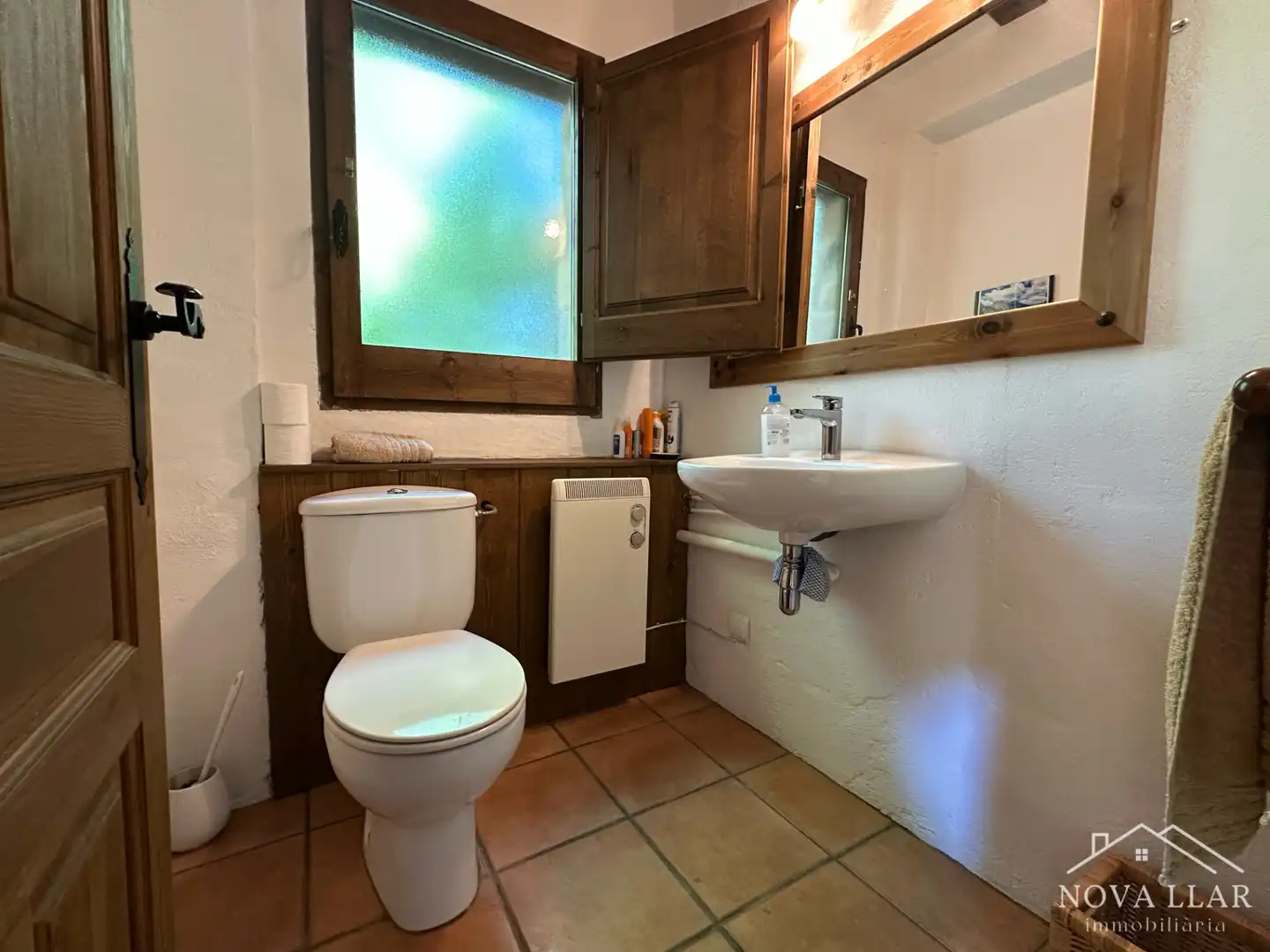 Baño de Finca rústica en venta en Les Llosses con Calefacción, Jardín privado y Terraza