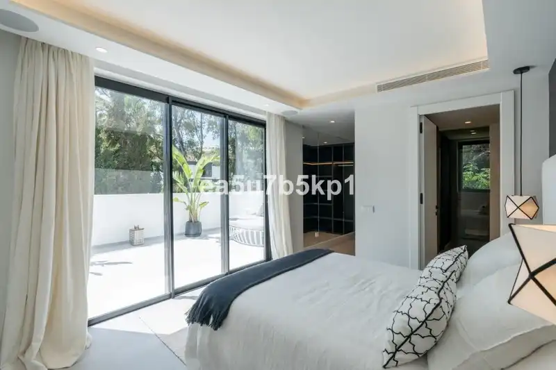 Chalet con terraza en venta en Nueva, imagen 8