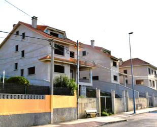 Vista exterior de Casa o xalet en venda en Vigo  amb Jardí privat, Terrassa i Traster