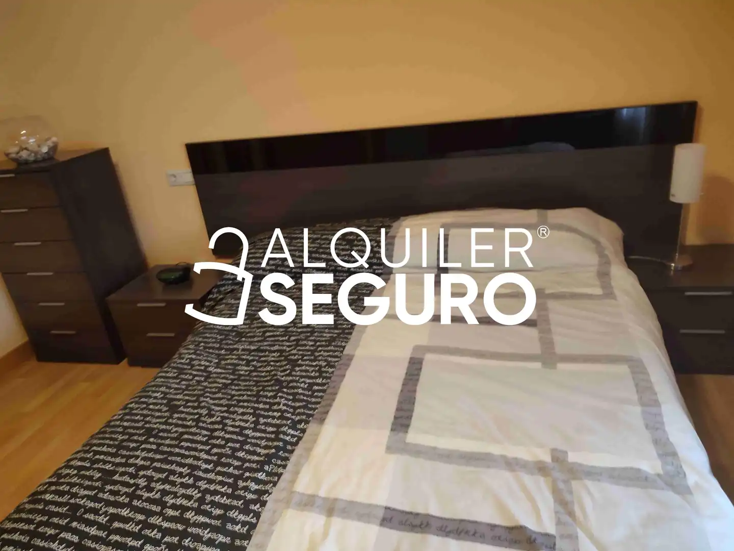 Habitación de Piso de alquiler en Zaragoza con Aire acondicionado, Calefacción y Amueblado