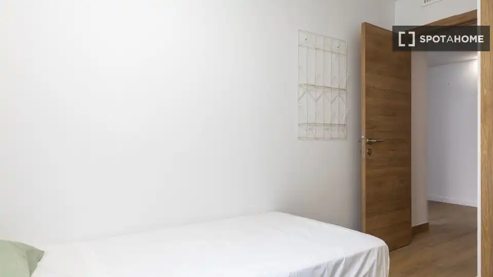 Bedroom of Flat for share in Burjassot  with Air Conditioner, Heating and Furnished