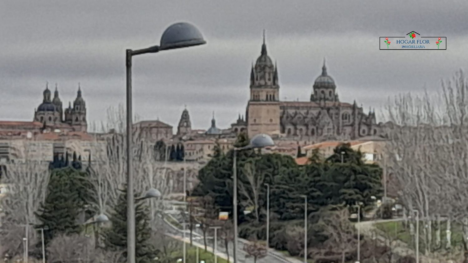 Vista exterior de Àtic en venda en Salamanca Capital amb Calefacció, Terrassa i Traster