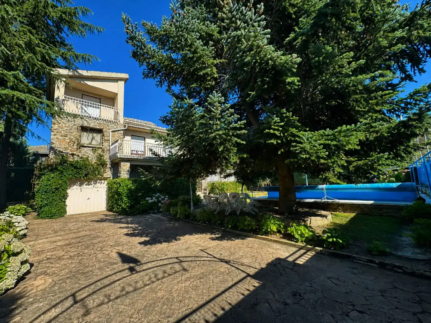 Vista exterior de Pis en venda en Navas de Riofrío amb Jardí privat, Parquet i Traster