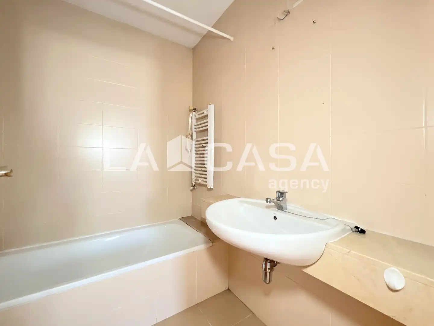 Baño de Piso en venta en Badalona con Calefacción y Balcón