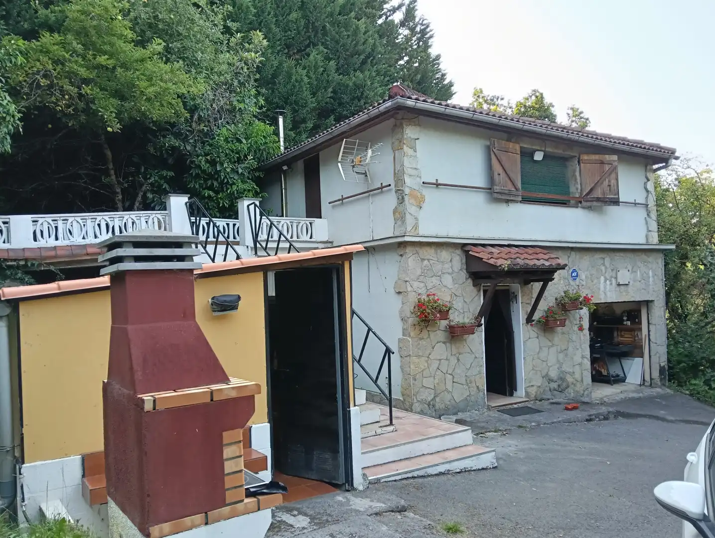 Vista exterior de Finca rústica en venda en Barakaldo  amb Calefacció, Jardí privat i Moblat