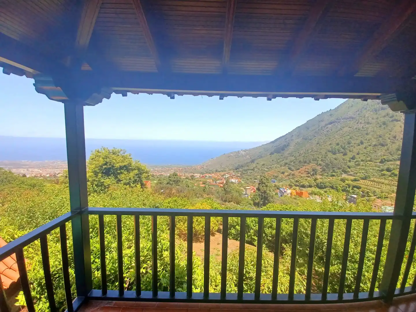 Vista exterior de Casa o xalet en venda en La Orotava amb Jardí privat, Terrassa i Moblat