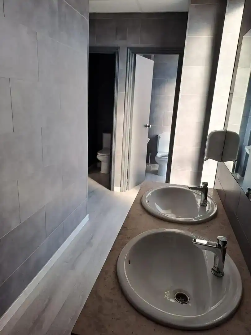 Bathroom of Commercial properties for rent in Madrid
