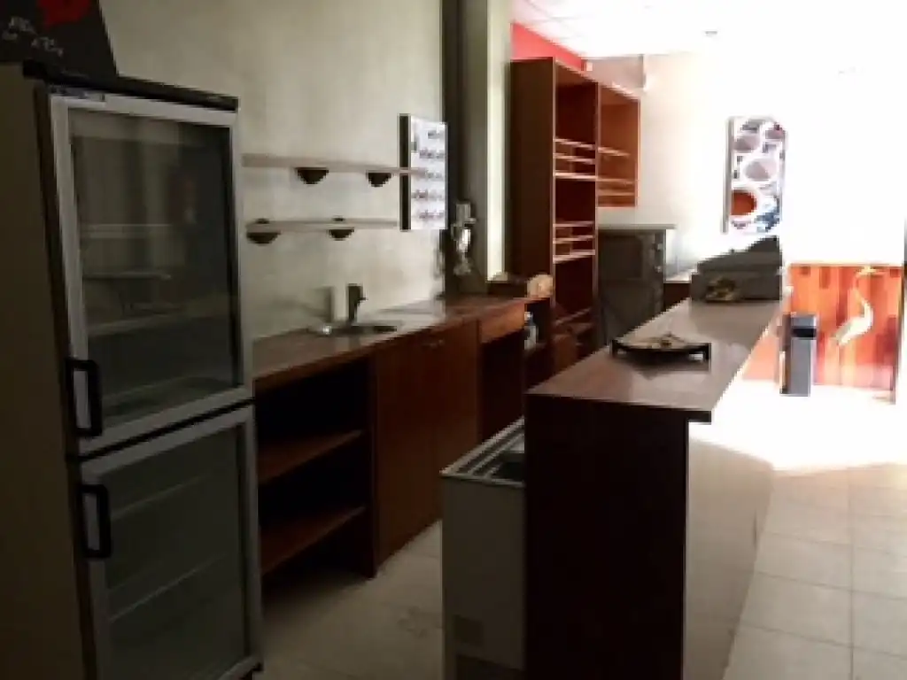 Local comercial en venda a Llevant, imagen 2