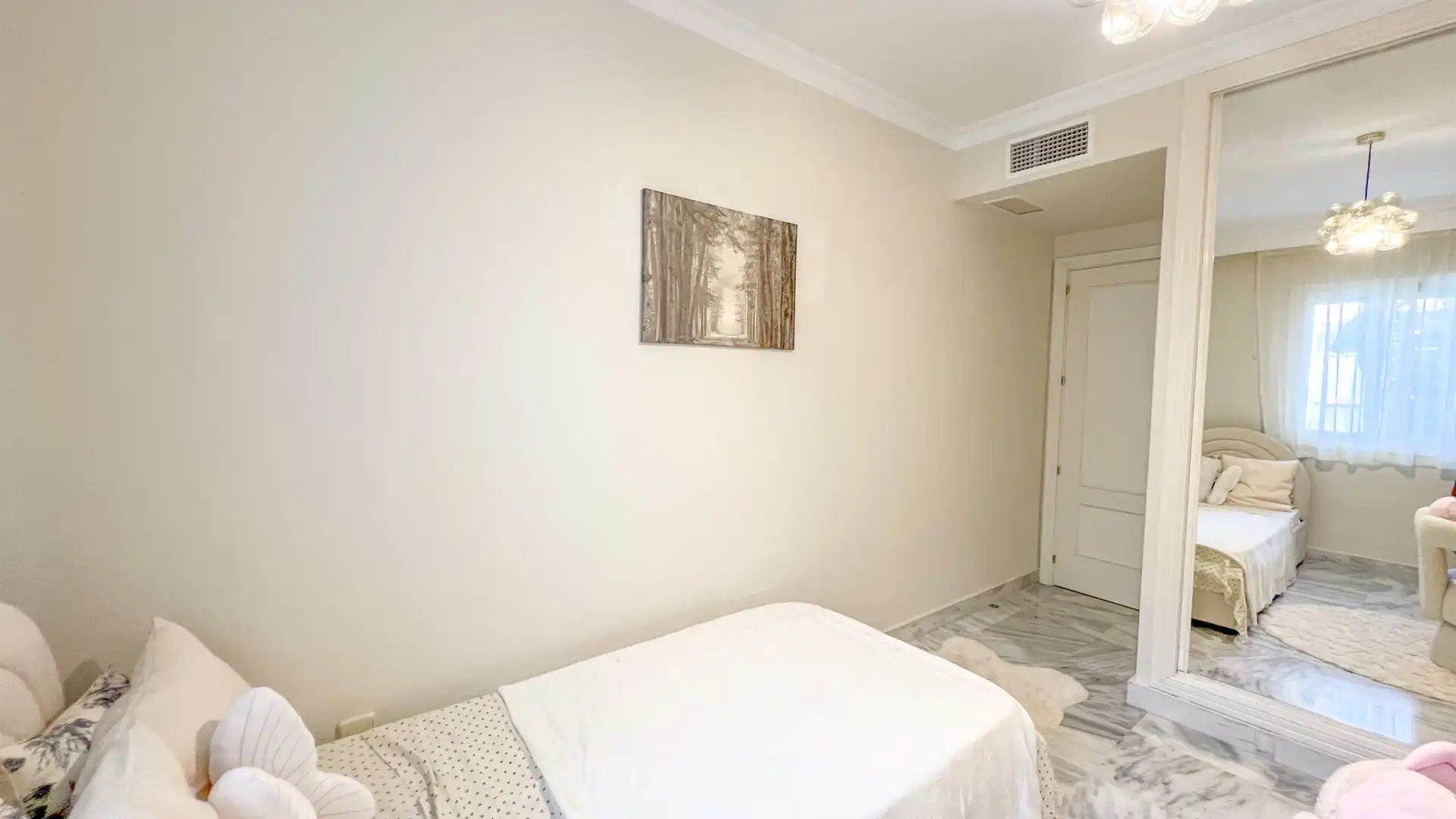 Dormitori de Apartament en venda en Marbella amb Terrassa i Piscina comunitària
