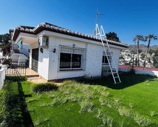 Vista exterior de Casa o xalet en venda en Almuñécar amb Aire condicionat, Jardí privat i Terrassa