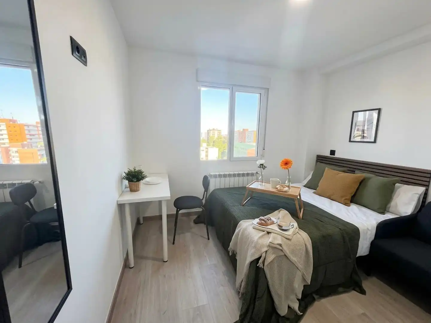 Bedroom of Flat for share in El Naranjo