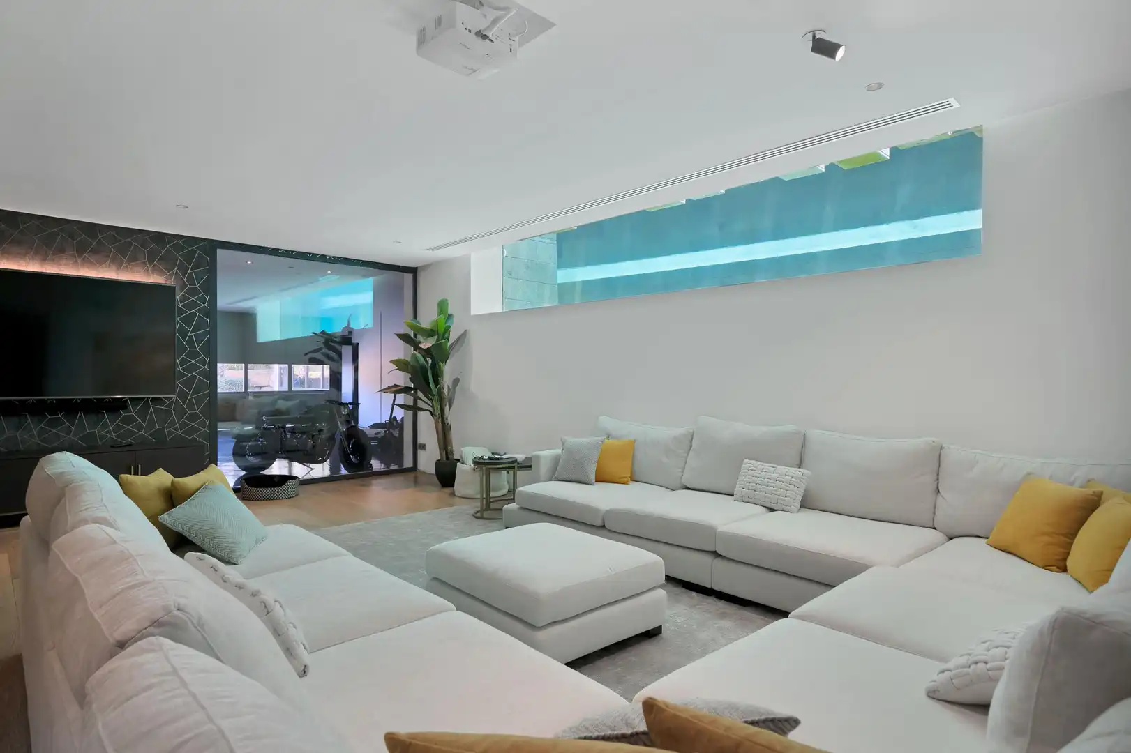 Sala de estar de Casa o chalet en venta en Marbella con Calefacción, Jardín privado y Terraza