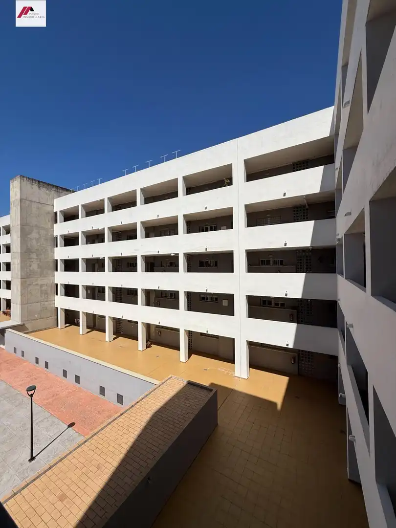 Vista exterior de Pis en venda en El Puerto de Santa María amb Aire condicionat i Moblat