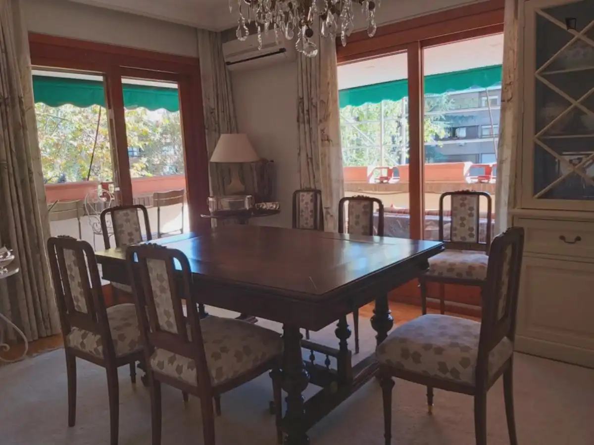 Comedor de Apartamento para compartir en Madrid con Aire acondicionado, Calefacción y Amueblado