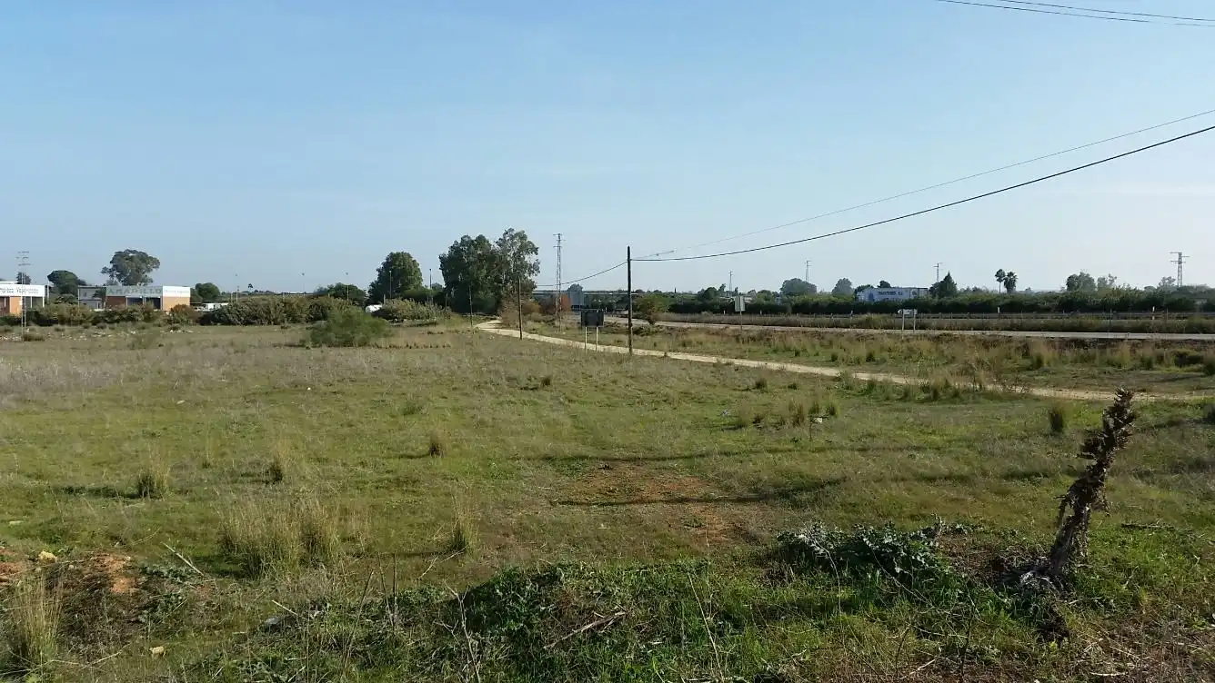 Terreno industrial en venta en Carmona, imagen 2