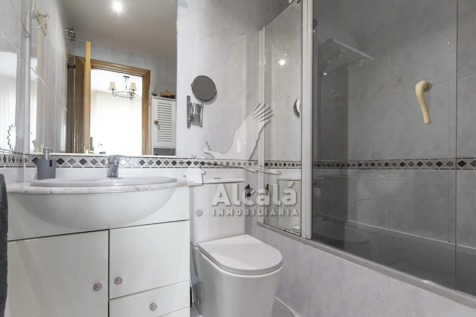 Bathroom of Flat for sale in Alcalá de Henares  with Air Conditioner, Heating and Private garden