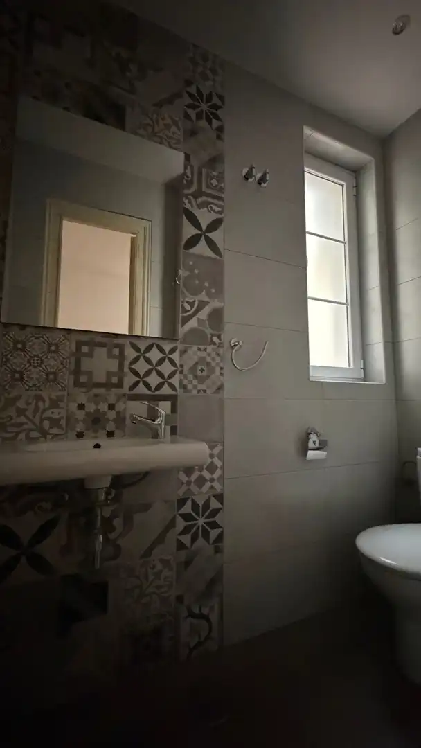 Baño de Piso de alquiler en Gijón  con Balcón