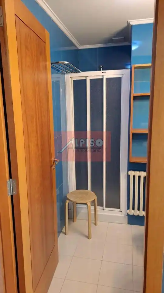 Apartamento de alquiler en Ourense Capital  con Calefacción, Parquet y Amueblado