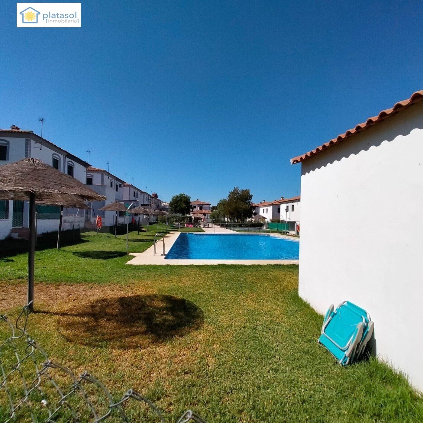 Piscina de Casa adosada en venda en El Real de la Jara amb Aire condicionat, Calefacció i Jardí privat